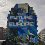 Nawigacja: The Future is Europe - mural przy rue de la Loi 103 w Brukseli